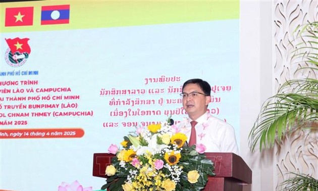Vui Tết cổ truyền cùng sinh viên Lào, Campuchia