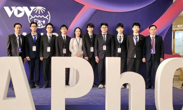 Cả 8 học sinh Việt Nam đoạt Huy chương Olympic Vật lý châu Á năm 2025  