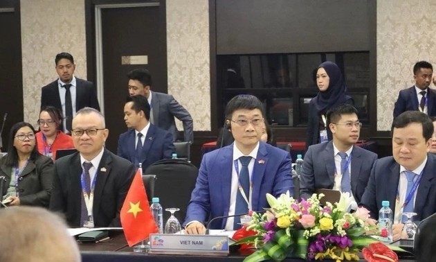 Việt Nam đề xuất ASEAN giữ vững đoàn kết, vai trò trung tâm và tuân thủ luật pháp quốc tế