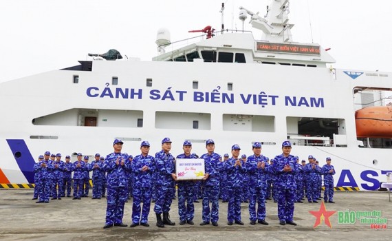 Trao giải cuộc thi viết và vẽ “Vì biển đảo quê hương”