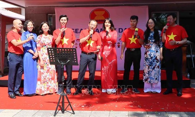 Kỷ niệm Ngày ASEAN tại Châu Âu