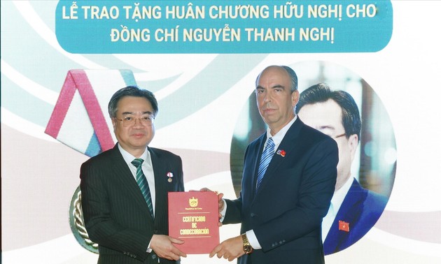 Nhà nước Cuba trao tặng Huân chương Hữu nghị cho Trưởng Ban Chính sách, chiến lược Trung ương Nguyễn Thanh Nghị