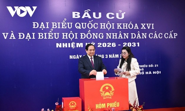 Thủ tướng Phạm Minh Chính bỏ phiếu bầu cử đại biểu Quốc hội khóa XVI và đại biểu HĐND các cấp nhiệm kỳ 2026-2031