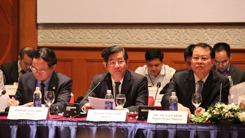 Mid-term Vietnam Business Forum 2013