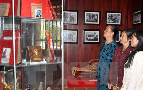 Incense offering ceremony to commemorate late Prime Minister Pham Van Dong 