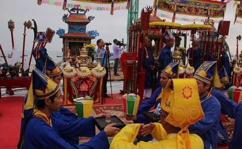 Whale worshipping festival opens in Da Nang city