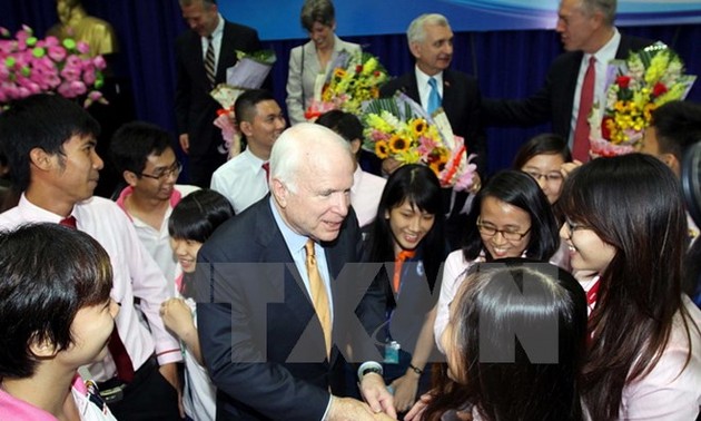 US Senate delegation meet students in Ho Chi Minh city