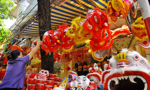 Jubilant atmosphere of mid-autumn festival in Hanoi