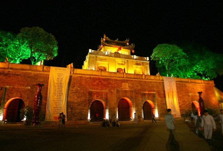 Hanoi Memories program opened at Thang Long Royal Citadel