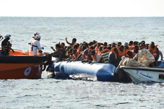 Nearly 100 migrants missing after boat sinks off Libyan coast