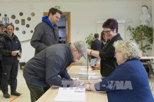 2nd round of presidential election kicks off in France 