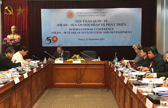 ASEAN looks towards peaceful, prosperous community