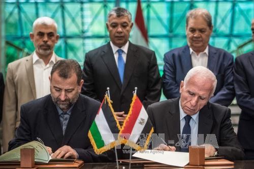 Hamas, Fatah sign deal on Palestinian reconciliation