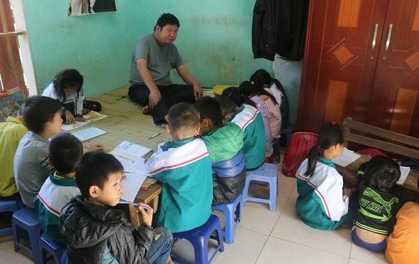 Disabled teacher dedicated to poor children