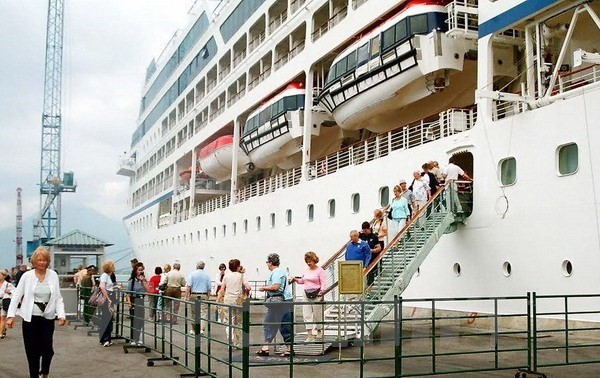 First cruise tourists land in Thua Thien-Hue in 2019