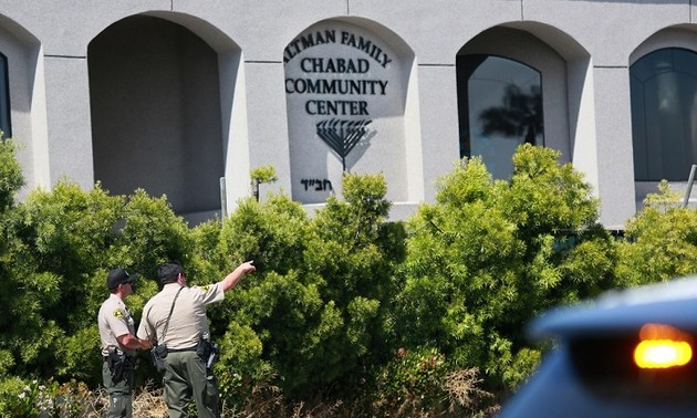 Trump condemns anti-Semitism following synagogue shooting