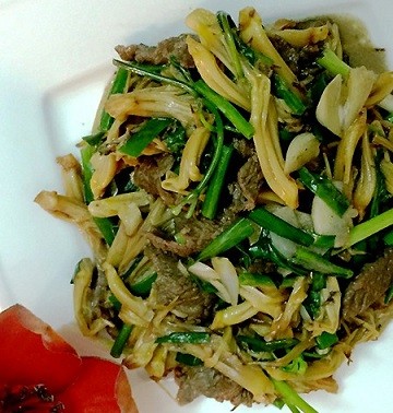 Bombax flowers stir-fried with beef