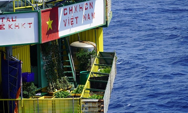 Farming on offshore platforms