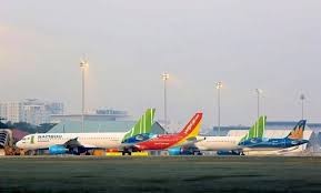 Vietnam temporarily suspends inbound flights 