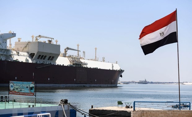 Suez Canal revenues hit record 6.3 billion USD in 2021