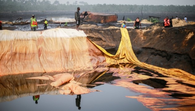 Explosion at Nigerian illegal oil refinery kills more than 100