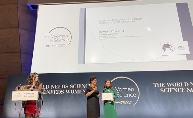 Female scientist receives L’Oreal - UNESCO award