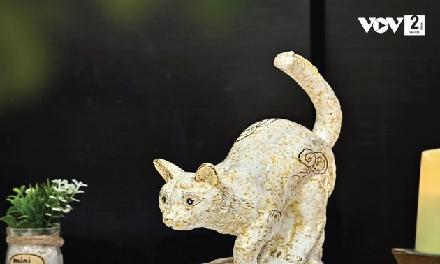 Cat-shaped ceramics in Bat Trang village available ahead of Tet