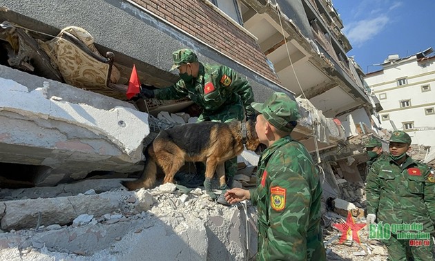 Vietnamese rescuers help save teenager from Turkey's rubble