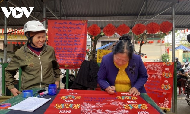 Custom of hanging banners of Tay, Nung ethnic people 