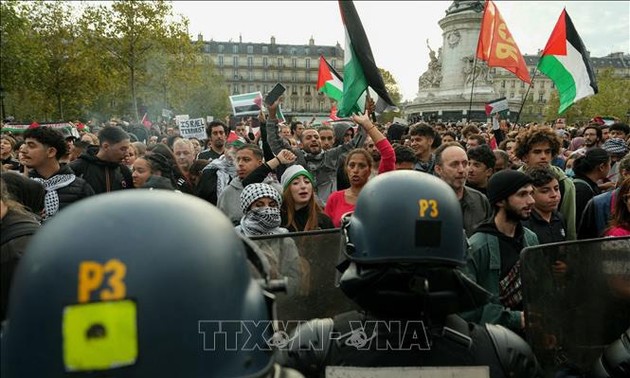 Protesters rally around the world demanding immediate ceasefire in Gaza