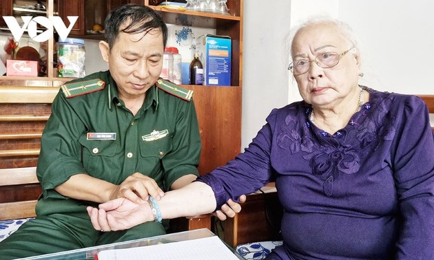 Military doctor provides free health check-ups for poor patients