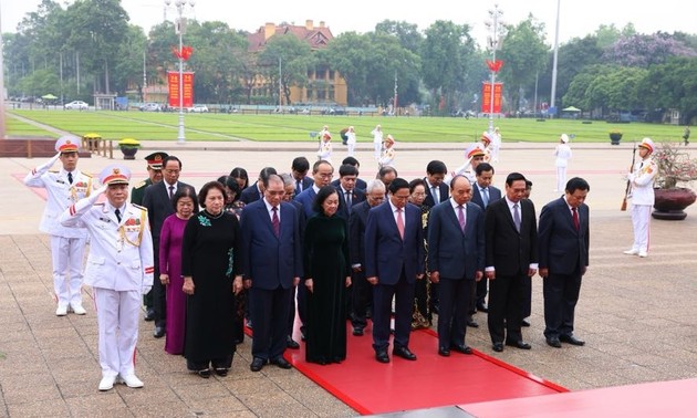 Leaders pay tribute to President Ho Chi Minh, martyrs on anniversary of Dien Bien Phu Victory