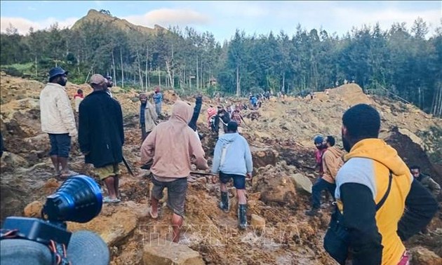 Papua New Guinea reports more than 2,000 people buried in landslide