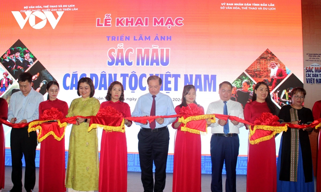 Photo exhibition showcases colors of Vietnamese ethnic groups