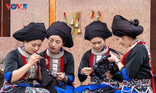 Dao woman breathes new life into traditional embroidery