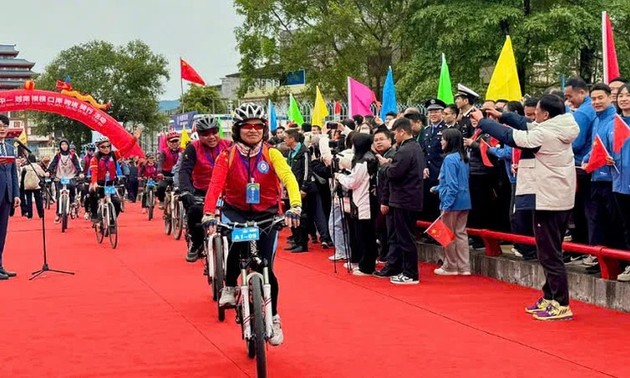 Cross-border friendship tournament attracts 300 Vietnamese, Chinese cyclists 