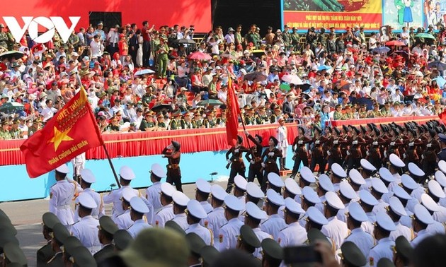 State-level rehearsal of grand parade for 50th anniversary of national reunification 