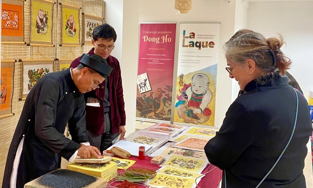 Vietnam showcases Dong Ho folk paintings in Paris, seeks UNESCO recognition