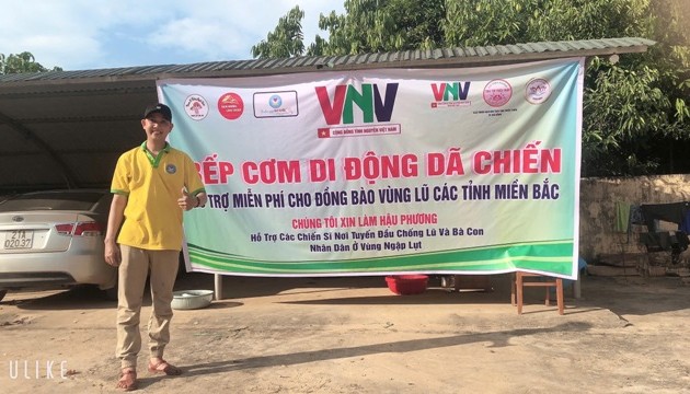 Bếp cơm di động dã chiến: kết nối tinh thần của tuổi trẻ hướng về vùng lũ