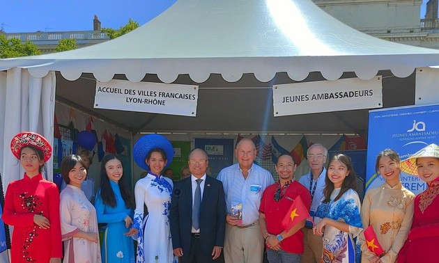 Áo dài Việt-vẻ đẹp, thương hiệu Việt Nam