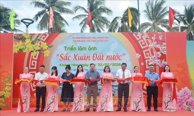 Giới thiệu những hình ảnh tiêu biểu về mùa Xuân trên phố biển