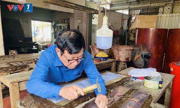 Ветеран войны Динь Куанг Тханг и страстное желание возродить ювелирное ремесло в родной деревне