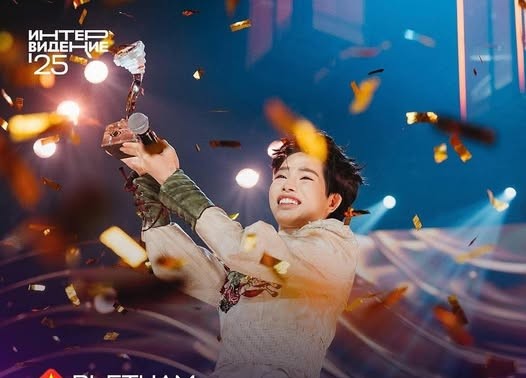 Дык Фук и его успешный рассказ о вьетнамском бамбуке и святом Тхань Зонге на сцене «Интервидения-2025» 