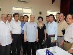 Secretario General del PCV se reúne con electores de Hanoi