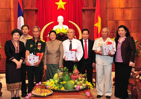 Presidenta del Parlamento laosiano visita Ciudad Ho Chi Minh y Tien Giang