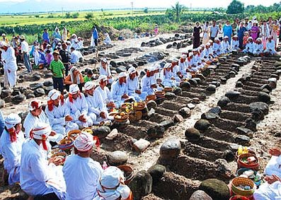 Compatriotas Cham en Binh Thuan inician su gran Fiesta Ramuwan