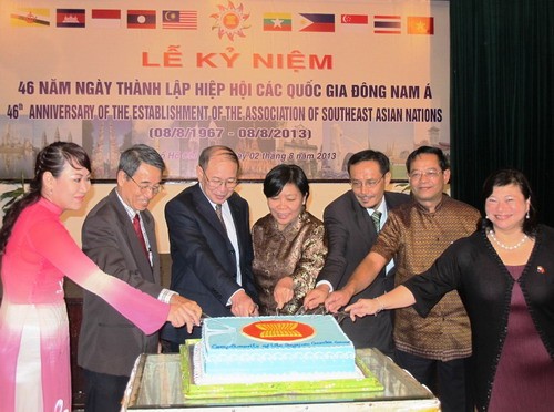 Ciudad Ho Chi Minh conmemora aniversario 46 de fundación de ASEAN