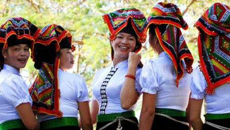 Toque original de las Thai blancas para realzar su belleza 