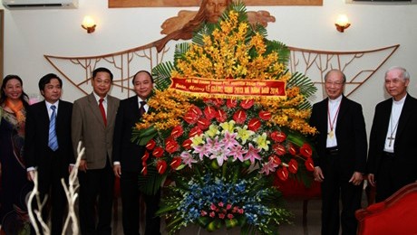 Felicitan a comunidad religiosa vietnamita por Navidad 2013