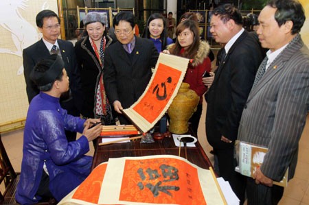 Inauguran Festival Primaveral de Año de Caballo 2014 en Hanoi